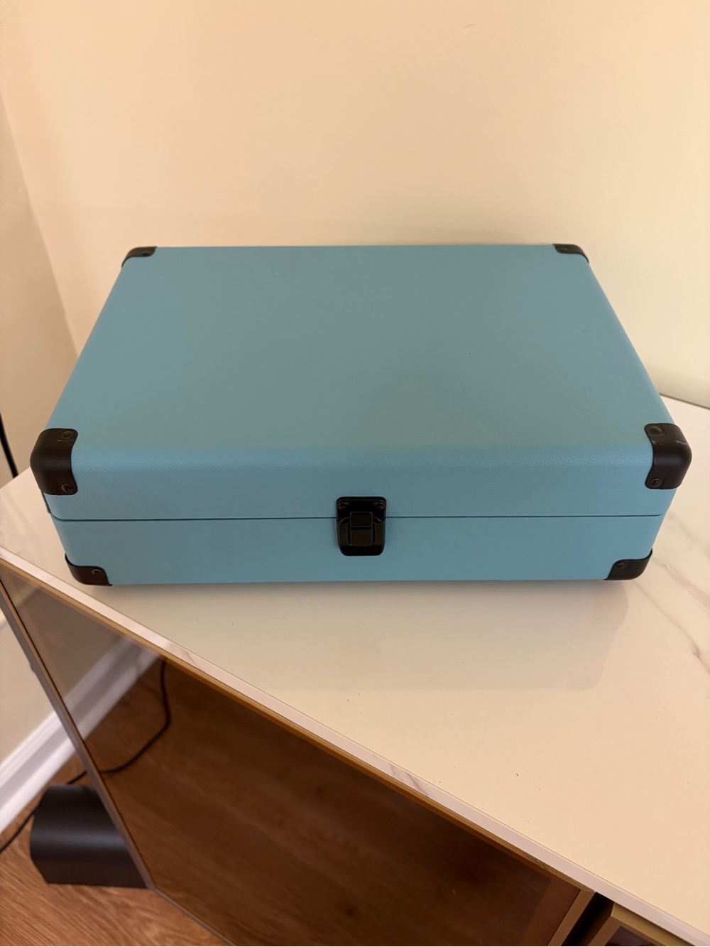 Crosley Sky Blue Portable Suitcase Turntable - Picture 2 of 4